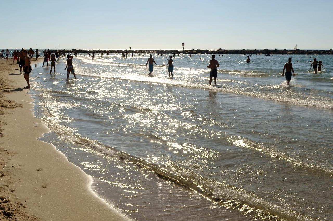 Crown Sea Apart Hotel Tel Aviv Bagian luar foto